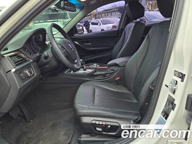 BMW 3-Series 2012 — photo 10