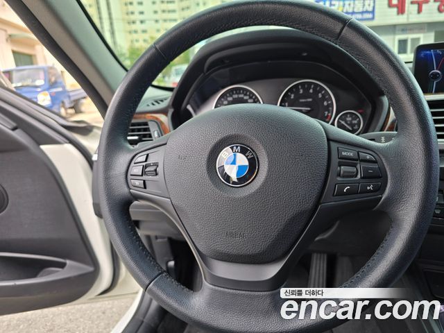 BMW 3-Series 2012 — photo 14