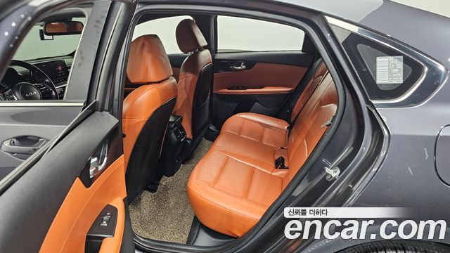 Kia K3 2022 — photo 12