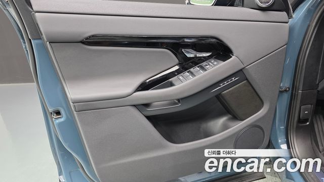 Land Rover Range Rover Evoque 2025 — photo 14