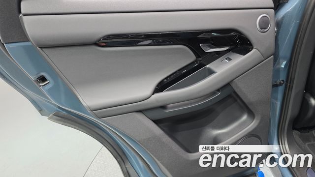 Land Rover Range Rover Evoque 2025 — photo 15