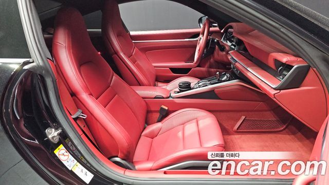Porsche 911 2023 — photo 17
