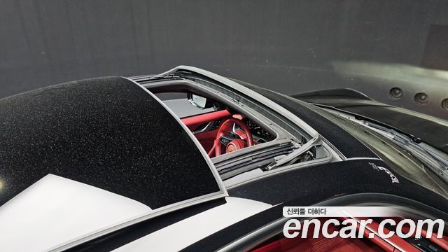 Porsche 911 2023 — photo 27