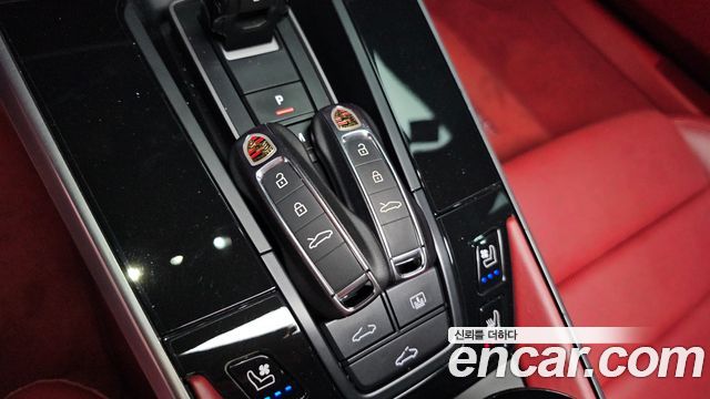 Porsche 911 2023 — photo 36