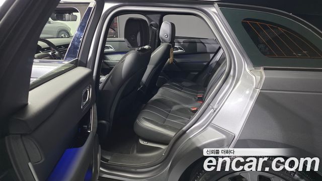 Land Rover Range Rover Velar 2019 — photo 17