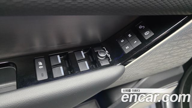 Land Rover Range Rover Velar 2019 — photo 20