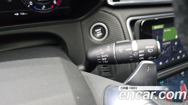 Land Rover Range Rover Velar 2019 — photo 21