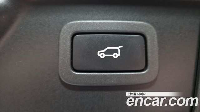Land Rover Range Rover Velar 2019 — photo 24