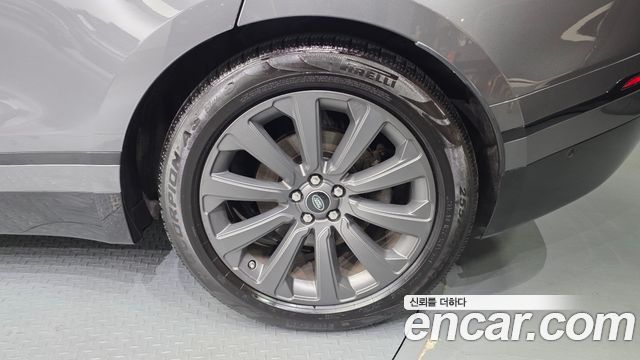 Land Rover Range Rover Velar 2019 — photo 7