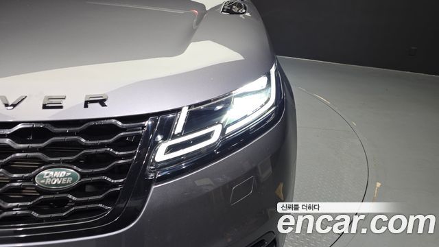 Land Rover Range Rover Velar 2019 — photo 8
