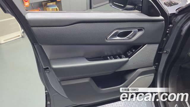 Land Rover Range Rover Velar 2019 — photo 14