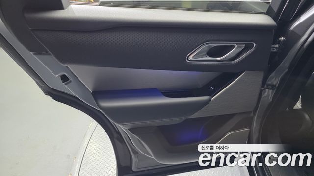 Land Rover Range Rover Velar 2019 — photo 15