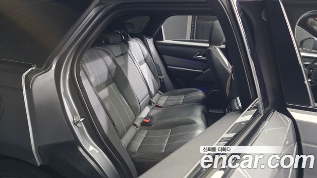 Land Rover Range Rover Velar 2019 — photo 16