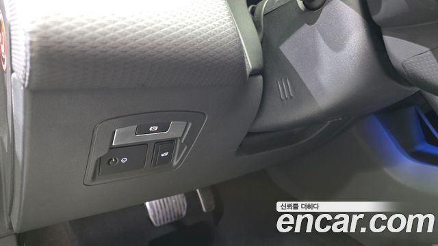 Land Rover Range Rover Velar 2019 — photo 27