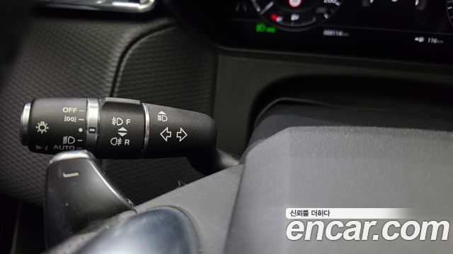 Land Rover Range Rover Velar 2019 — photo 28