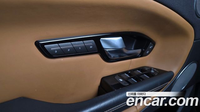Land Rover Range Rover Evoque 2019 — photo 17