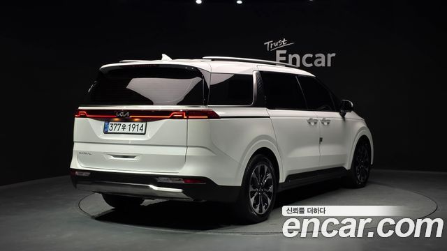 Kia Canival 2023 — photo 2