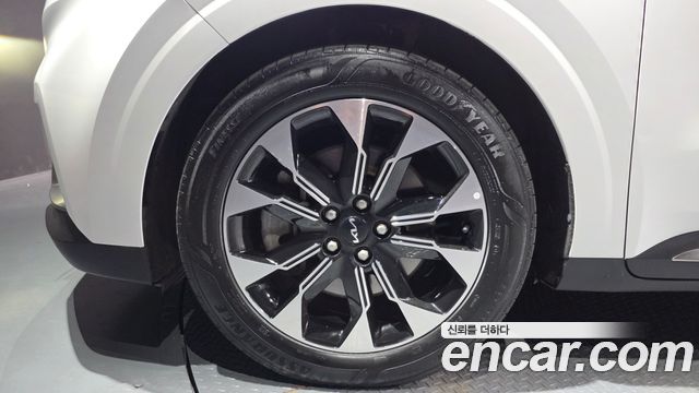 Kia Canival 2023 — photo 5