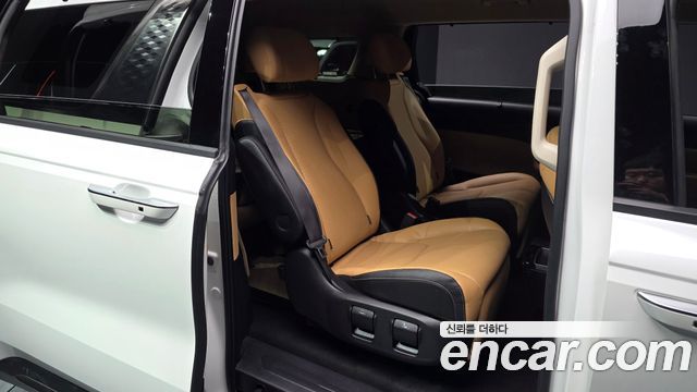 Kia Canival 2023 — photo 18