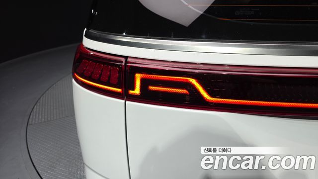 Kia Canival 2023 — photo 9