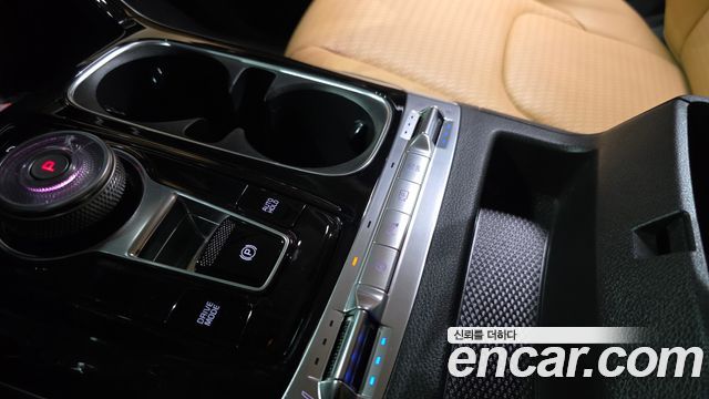 Kia Canival 2023 — photo 31