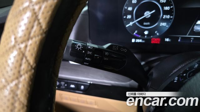 Kia Canival 2023 — photo 36