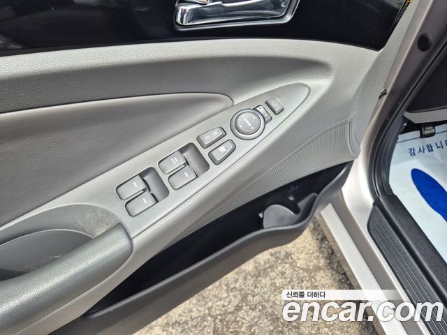 Hyundai Sonata 2011 — photo 10
