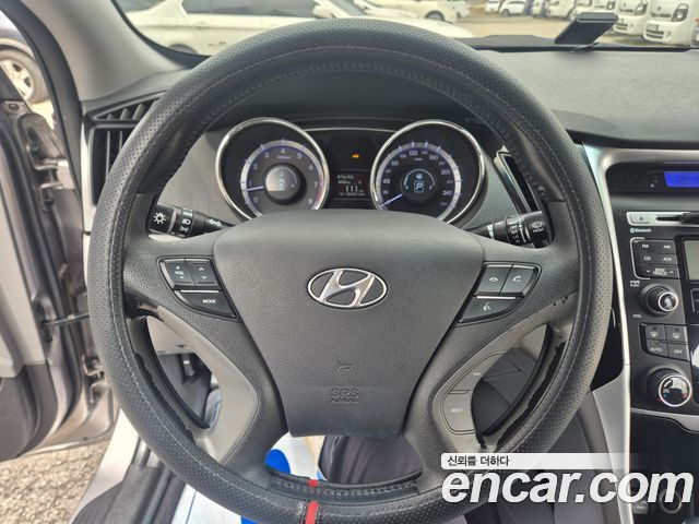 Hyundai Sonata 2011 — photo 12