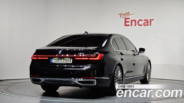 BMW 7-Series 2021 — photo 2