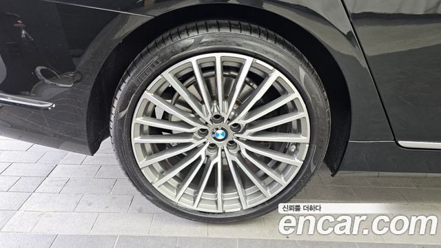 BMW 7-Series 2021 — photo 5