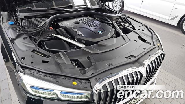 BMW 7-Series 2021 — photo 6