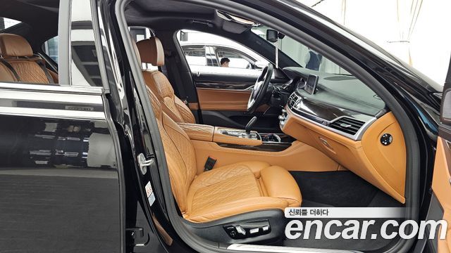 BMW 7-Series 2021 — photo 17