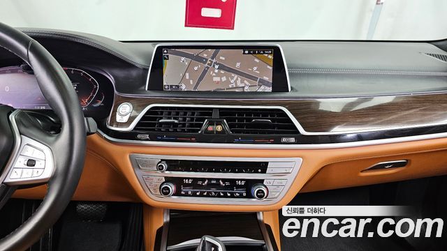 BMW 7-Series 2021 — photo 20