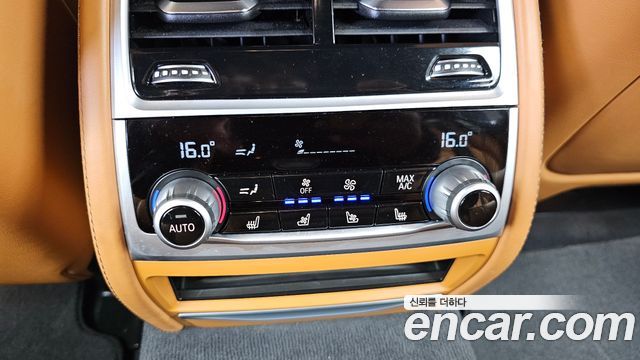 BMW 7-Series 2021 — photo 25