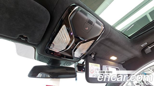 BMW 7-Series 2021 — photo 16