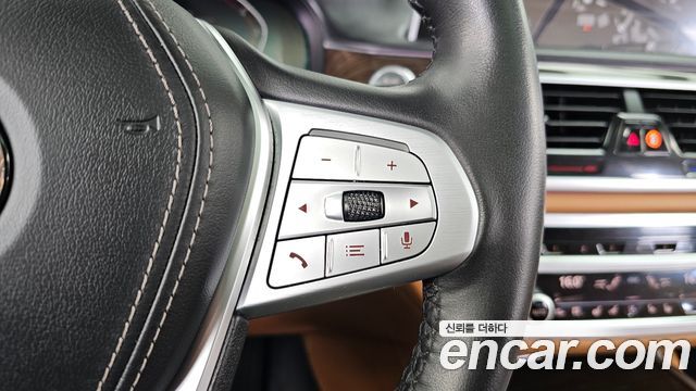 BMW 7-Series 2021 — photo 32