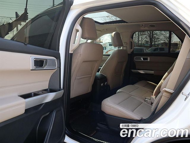 Ford Explorer 2021 — photo 7