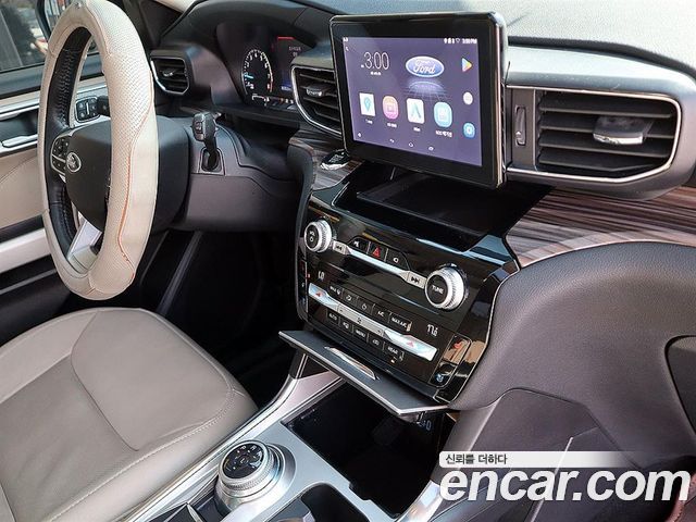 Ford Explorer 2021 — photo 11