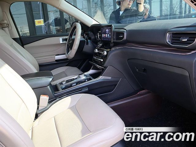 Ford Explorer 2021 — photo 13