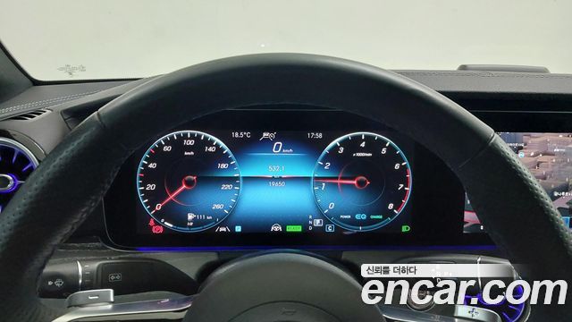 Mercedes-Benz E-Class 2023 — photo 8
