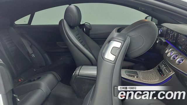 Mercedes-Benz E-Class 2023 — photo 10