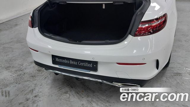 Mercedes-Benz E-Class 2023 — photo 11
