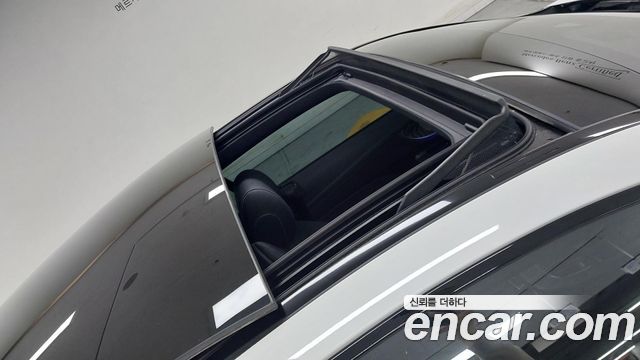 Mercedes-Benz E-Class 2023 — photo 12