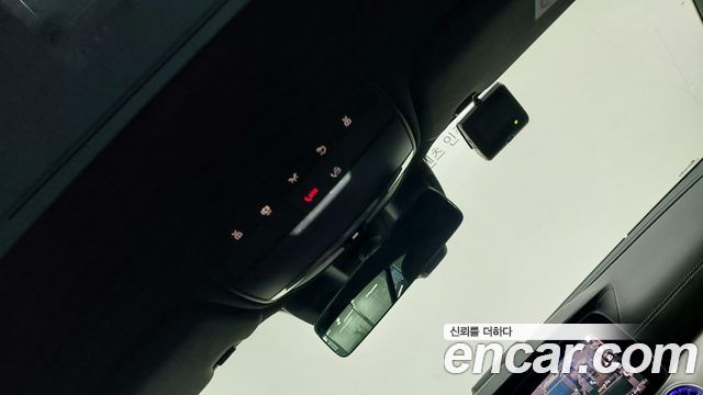 Mercedes-Benz E-Class 2023 — photo 17
