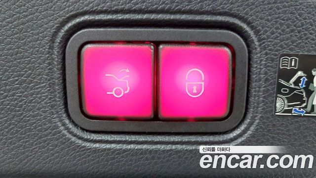 Mercedes-Benz E-Class 2023 — photo 18