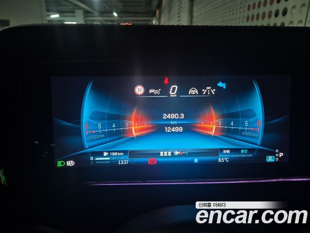Mercedes-Benz G-Class 2025 — photo 9