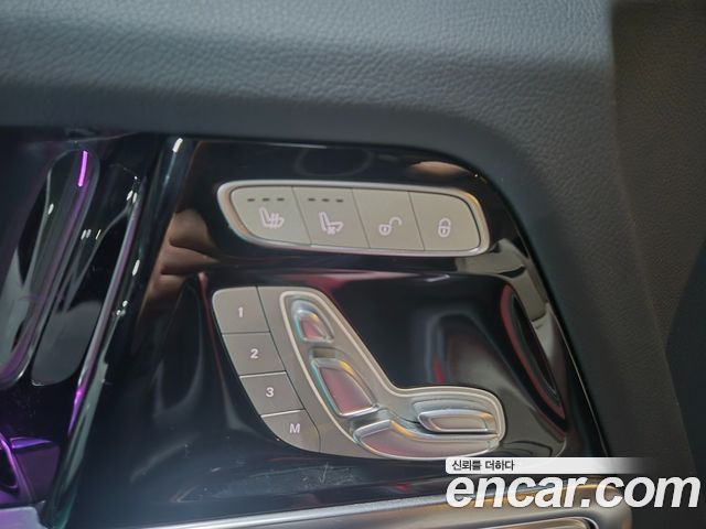 Mercedes-Benz G-Class 2025 — photo 16