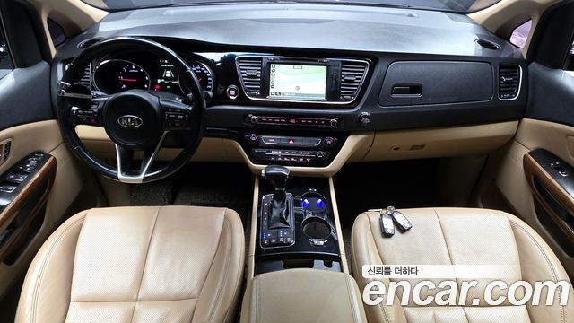Kia Canival 2018 — photo 10
