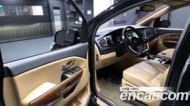 Kia Canival 2018 — photo 13
