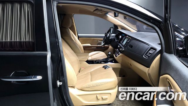 Kia Canival 2018 — photo 18